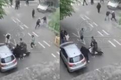 Βίντεο σοκ από τα επεισόδια των οπαδών της Μπριζ και της Άντερλεχτ: Οπαδός πατούσε με το μηχανάκι αντίπαλο χούλιγκαν