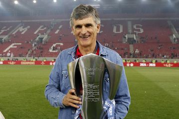 Η AS αποθέωσε τον προπονητή του Ολυμπιακού: «Ο Θεός Μεντιλίμπαρ συνεχίζει να κατακτά την Ελλάδα»