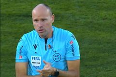 «Κρέμασε» τη σφυρίχτρα του δακρυσμένος ο Ματέου Λαόθ (vid)