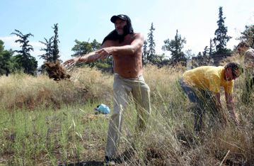 Ακούραστα πόδια, ένα δωμάτιο ο κόσμος όλος και ΑΕΚάρα δεν με νοιάζει...