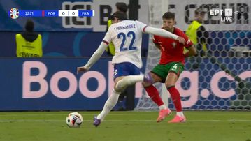 Δυνατό σουτ του Τεό Ερναντέζ, απέκρουσε σταθερά ο Ντιόγκο Κόστα