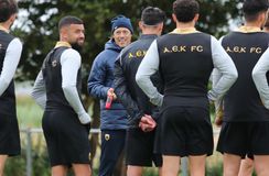 Ο Αλμέιδα προτίμησε μόνο... θεωρία στο ξενοδοχείο και ακύρωσε την απογευματινή προπόνηση