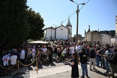 Πλήθος κόσμου για το τελευταίο αντίο στον Ντιόγκο Ζότα και τον αδερφό του