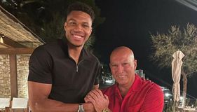 Ο Αντετοκούνμπο υποκλίθηκε στον Γκάλη!