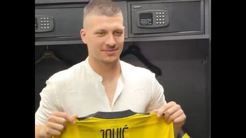 Ξανά με το αγαπημένο του «9» ο Γιόβιτς