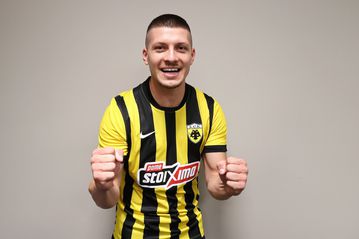 Γιόβιτς: «Ήρθα για να ηγηθώ της επίθεσης της ΑΕΚ, αυτή η φανέλα απαιτεί να δώσω τα πάντα»