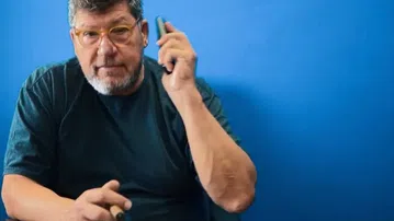 Επικό VIDEO του Πανιωνίου με τον Φάνη Χριστοδούλου να καπνίζει πούρο και να μαζεύει την «κυανέρυθρη» παρέα για τη νέα σεζόν