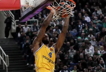 Ο Μπράουν ήταν... σεληνιασμένος και η Μακάμπι «πάτησε» την Παρτίζαν