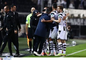 Η αγκαλιά του Λουτσέσκου στον Ζίβκοβιτς μετά το 2-1 (gallery)