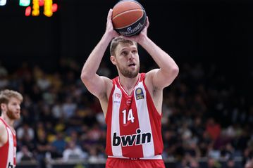 Βεζένκοφ: «Έχουμε βαθύ ρόστερ, όλα τα παιδιά μπορούν να ανταπεξέλθουν»