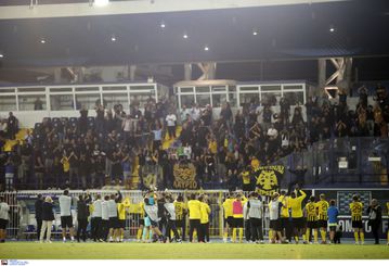 Παίκτες και κόσμος της ΑΕΚ πανηγύρισαν μαζί τη νίκη κόντρα στην Κηφισιά