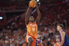 Η Βαλένθια προσγείωσε απότομα την Μπαρτσελόνα και συνέχισε το νικηφόρο της σερί