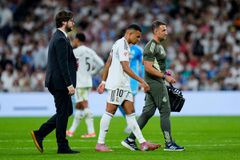 Αντίπαλοι Ολυμπιακού: Τραυματίστηκε στον αστράγαλο ο Εμπαπέ, ενσωματώνεται κανονικά με τη Γαλλία