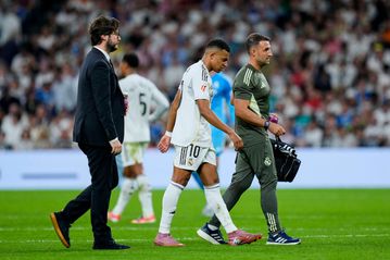 Αντίπαλοι Ολυμπιακού: Τραυματίστηκε στον αστράγαλο ο Εμπαπέ, ενσωματώνεται κανονικά με τη Γαλλία