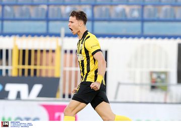 Ο Καλοσκάμης μειώνει σε 2-1 για την ΑΕΚ κόντρα στην Κηφισιά