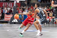 Άνετη νίκη για την Μπάγερν κόντρα στη Χάμπουργκ Τάουερς με μαγικό Ράταν-Μέις