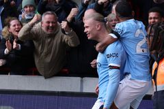 Ο «καυτός» Χάαλαντ... καθάρισε ξανά για τη Μάντσεστερ Σίτι που πέρασε από το Λονδίνο