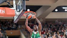 «Τρένο» η Ζαλγκίρς, πάτησε με 30άρα τη Γιουβέντους και συνέχισε το φοβερό της ξεκίνημα