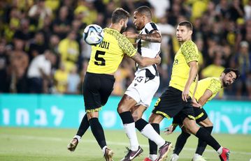 Η πρώην αντίπαλος του ΠΑΟΚ αντιδρά: «Δεν θα παίξουμε όταν σκοτώνονται τα παιδιά μας, όλα γίνονται για τα χρήματα»