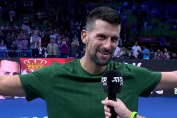 «Καλησπέρα Ελλάδα, σ’ αγαπώ!» – Ο Τζόκοβιτς μίλησε ελληνικά μετά τη νίκη του στην Αθήνα (vid)