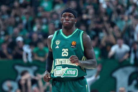 Οι φίλοι του Ερυθρού Αστέρα φώναζαν «MVP, MVP» στον Ναν