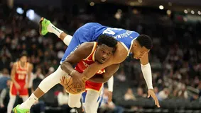 Οι Χοκς σταμάτησαν στο Μιλγουόκι το σερί των Μπακς και συνέχισαν το δικό τους - Σε υψηλά επίπεδα απόδοσης ο Αντετοκούνμπο