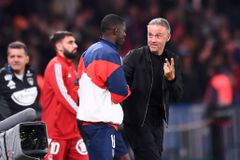 Σκληρή απάντηση Ντεμπελέ για Λουίς Ενρίκε: «Δεν είναι ο πατέρας μου, ούτε ο αδερφός μου…»