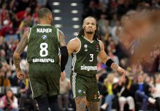 Ο Κάρσεν Έντουαρντς έβαλε 27 πόντους στο δεύτερο ημίχρονο και οδήγησε την Μπάγερν στη νίκη