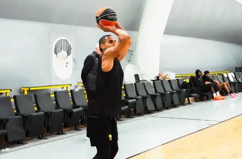 Τεράστια ατυχία στην ΑΕΚ - Τραυματίστηκε ο Κλαβέλ στην πρώτη του προπόνηση