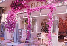 Ellyz: Το μαγεμένο café που μοιάζει να ξεπήδησε από παραμύθι