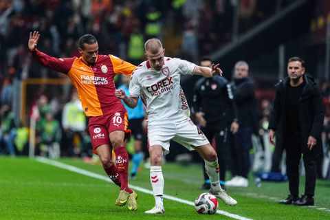 Αντίπαλοι AEK: «Λύγισε» από τη Γαλατά με «ψαλιδάκι» η Σαμσουνσπόρ - Εκείνη και η Φενέρ ζήτησαν πέναλτι στο 90'+8' και υπάρχουν έντονες αντιδράσεις! (vid)