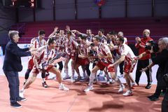 Ο Ολυμπιακός σήκωσε το τρόπαιο του League Cup! (vid)