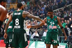 Στη χαρά και στη λύπη η μπάλα παραμένει στα χέρια του Μπέικον