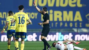 Με δέκα ο Παναιτωλικός κόντρα στον Ολυμπιακό - Αποβλήθηκε ο Φακούντο Πέρες