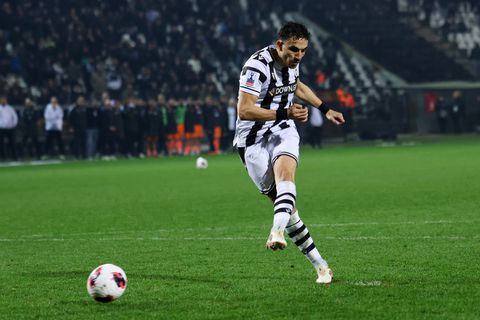 Ο Μιχαηλίδης αναγκάστηκε να εκτελέσει ξανά πέναλτι μετά από διπλή επαφή - Τι λέει ο κανονισμός