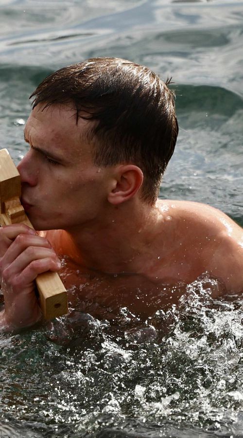 Ο πολίστας του Άρη Στέργιος Παγωνίδης βούτηξε κι έπιασε το Σταυρό στη Θεσσαλονίκη