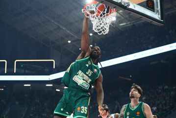 Έσπασε την μπασκέτα με κάρφωμα α λα... Manimal ο Φαρίντ!  (vid)