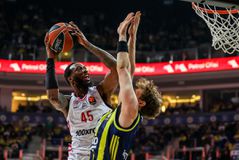 Ξέμεινε από δυνάμεις, αλλά ο Ολυμπιακός κέρδισε τον Χολ