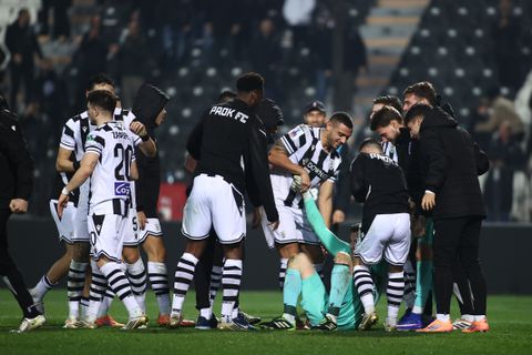 Ο ΠΑΟΚ τα... χρειάστηκε κόντρα στον Ατρόμητο αλλά «πέταξε» για τα προημιτελικά με ήρωα τον Μοναστηρλή