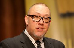 Με Ντοστογιέφσκι το σχόλιο του Καραλή για τις κατηγορίες περί δοκαριών