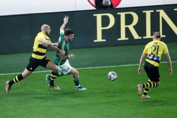 Μπαίνει στις προπονήσεις της ΑΕΚ ο Βίντα ενόψει Τούμπας, αγωνία για τον Άμραμπατ