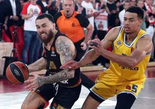 Euroleague: Πρόστιμο σε Μπόλντγουιν και Τζέιμς για δηλώσεις κατά των διαιτητών