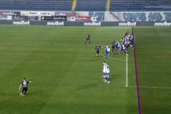 Καθηγητής διαιτησίας για το γκολ του Οζντόεφ: «Με το χέρι τις τραβάνε τις γραμμές; - Δεν υπάρχει οφσάιντ» (vid)