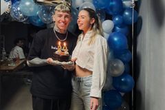 Ποια είναι η «εκρηκτική» Ελληνίδα σύντροφος του Μπράντον Τόμας, με την οποία ο παίκτης του ΠΑΟΚ γιόρτασε τα γενέθλια του (pics)