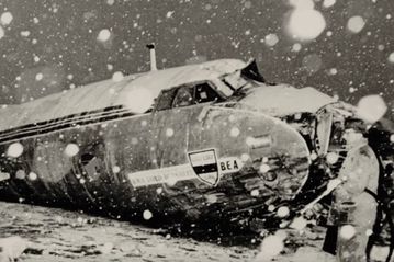 Σταμάτησαν του ρόλογιου οι δείκτες - 66 χρόνια από το τραγικό αεροπορικό δυστύχημα της Μάντσεστερ Γιουνάιτεντ στο Μόναχο (vid)