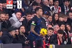 Σεβίλλη για το περιστατικό με τον Οκάμπος: «Ο παίκτης μας έγινε θύμα άσεμνης κίνησης από οπαδό»