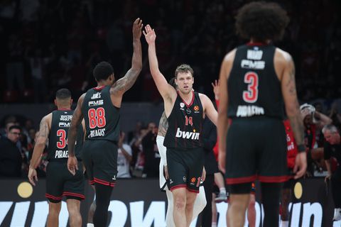 Showtime στο ΣΕΦ από τον Ολυμπιακό με επίθεση από άλλον πλανήτη!