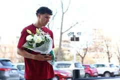 Συγκινητική κίνηση από τον Χόρχε Σάντσες: Κατέθεσε λουλούδια στο μνημείο των οπαδών του ΠΑΟΚ (gallery)