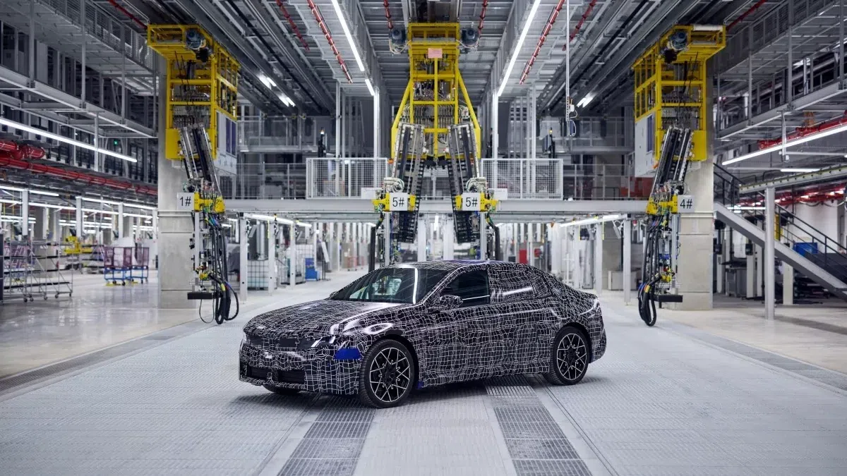 Αυτές είναι οι πρώτες επίσημες εικόνες της ολοκαίνουργιας BMW i3