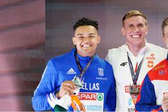 Από το μπούλινγκ και την κατάθλιψη ο Μανόλο βρήκε το χαμένο του χαμόγελο (vids)